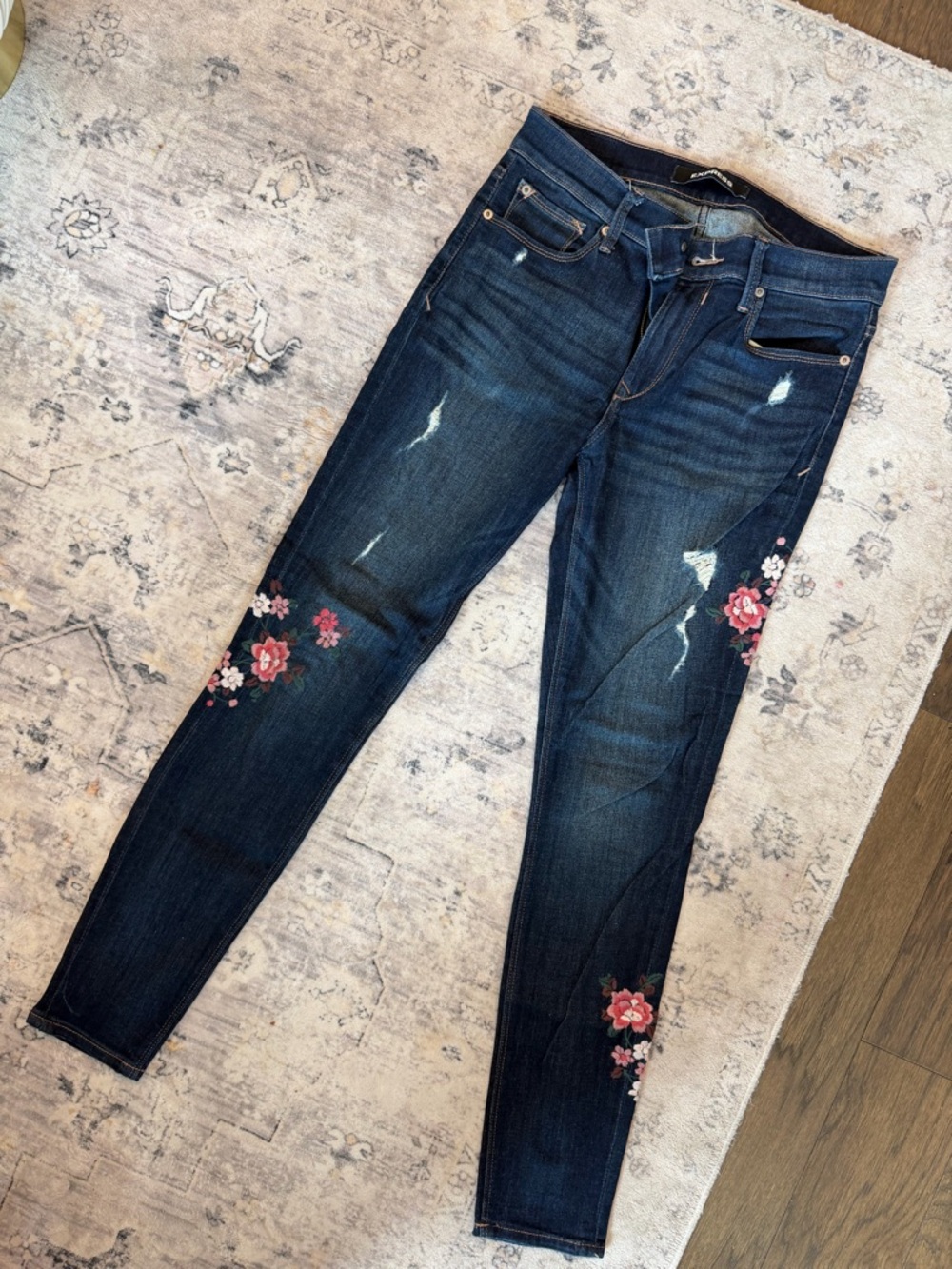 Express Dark Wash Floral Embroidered Women's Skinny Jeans